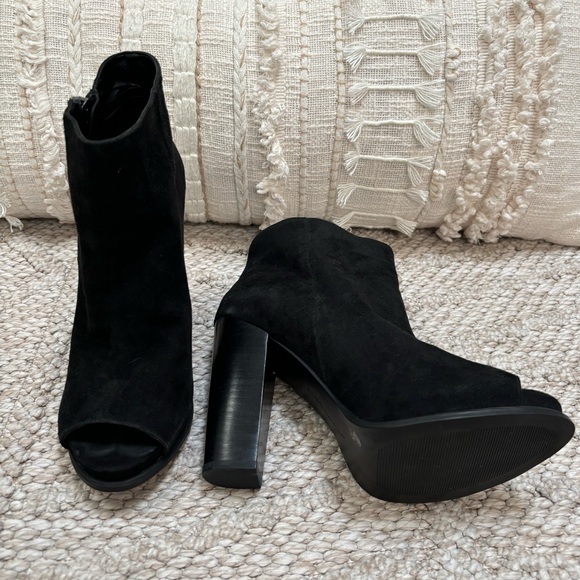 BCBGeneration Rocco Black Suede Open Toe Booties Size 8.5 - Picture 3 of 8